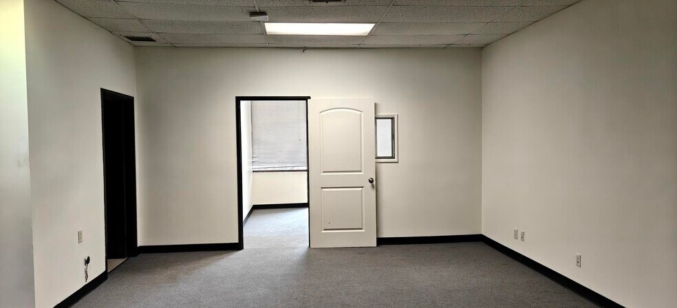 11731 Telegraph Rd, Santa Fe Springs, CA à louer - Photo de l’immeuble – Image 3 sur 10