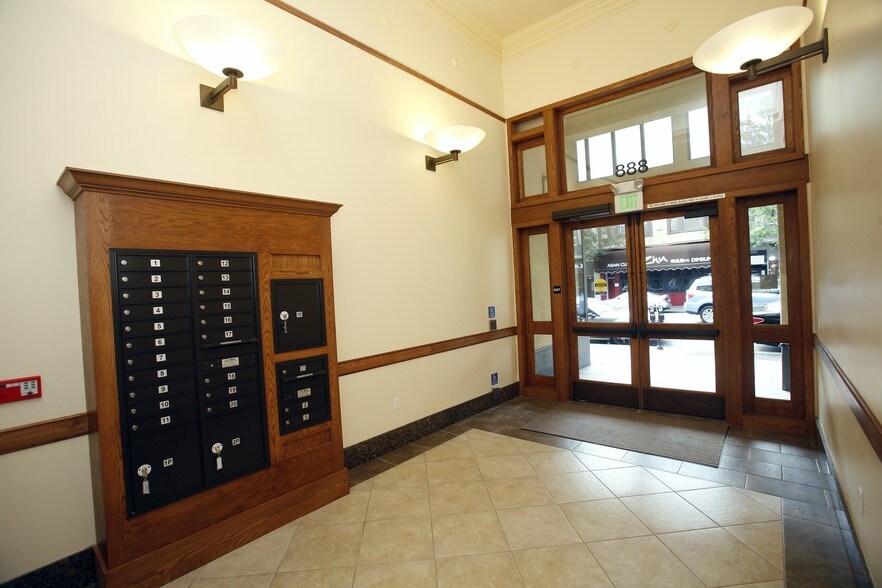 888 4th St, San Rafael, CA à louer - Hall d’entrée – Image 2 sur 9