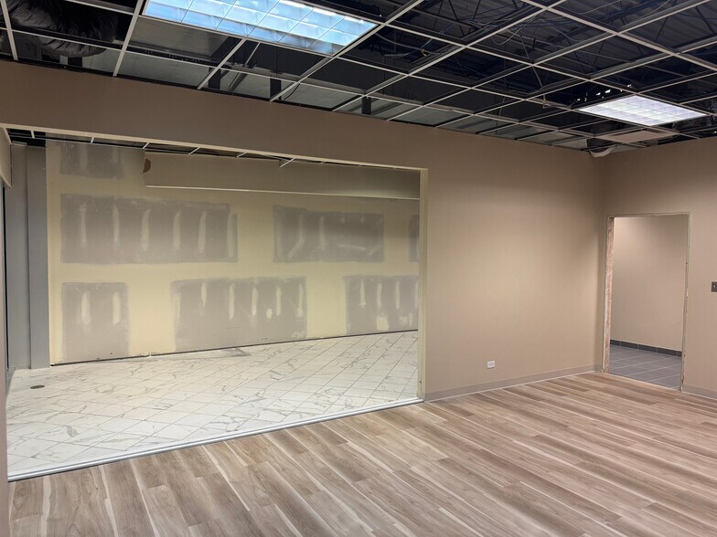500 W Algonquin Rd, Mount Prospect, IL à louer - Photo intérieure – Image 3 sur 6
