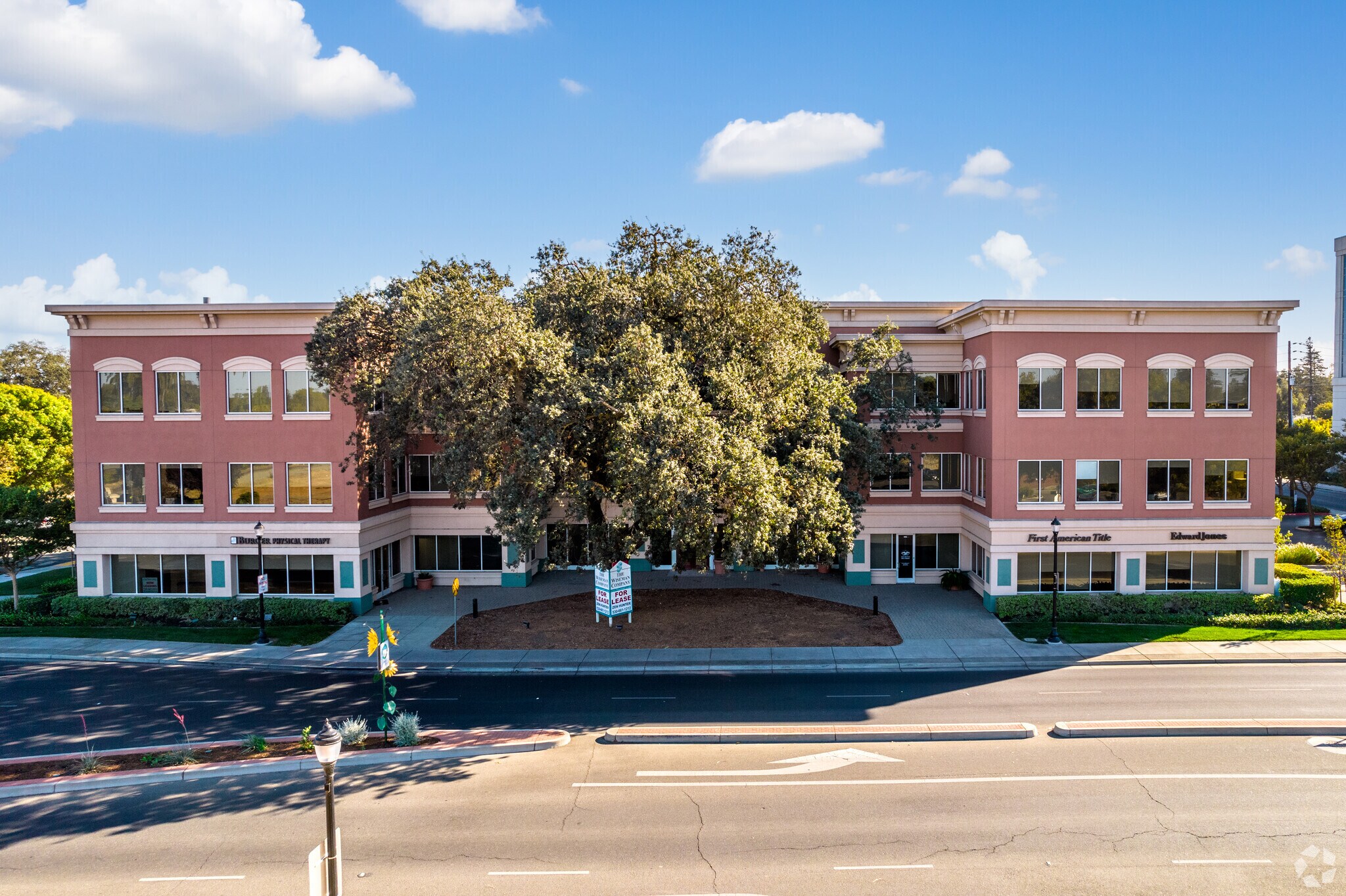 1100 Main St, Woodland, CA à vendre Photo principale– Image 1 sur 26