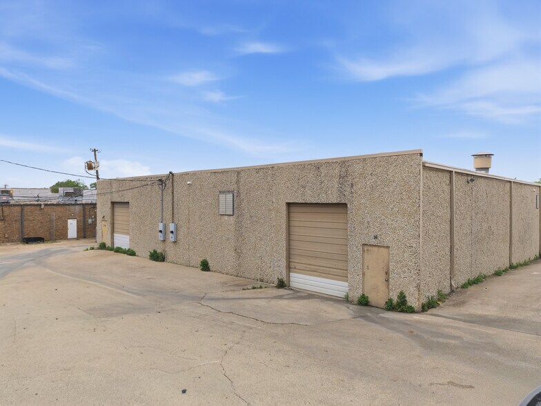 3106-3108 Garden Brook Dr, Farmers Branch, TX à vendre - Photo de l’immeuble – Image 2 sur 18