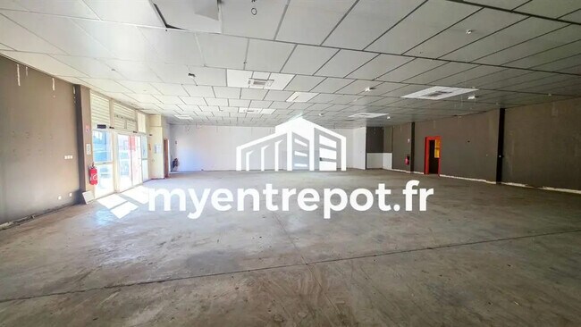 Plus de détails pour Local d'activités à louer