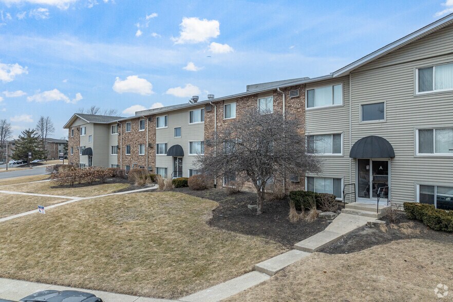 1615 Arbor Ln, Crest Hill, IL à vendre - Photo de l’immeuble – Image 3 sur 5