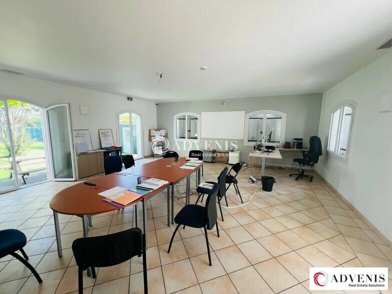 Bureau dans VILLENAVE-D'ORNON à vendre - Photo de l’immeuble – Image 3 sur 12