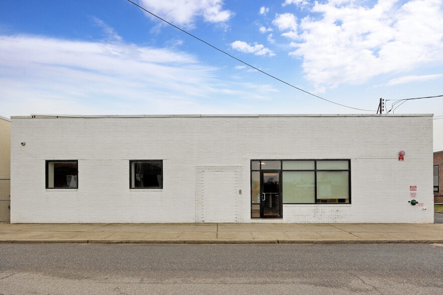 169 Liberty Ave, Mineola, NY à louer - Photo de l’immeuble – Image 3 sur 24
