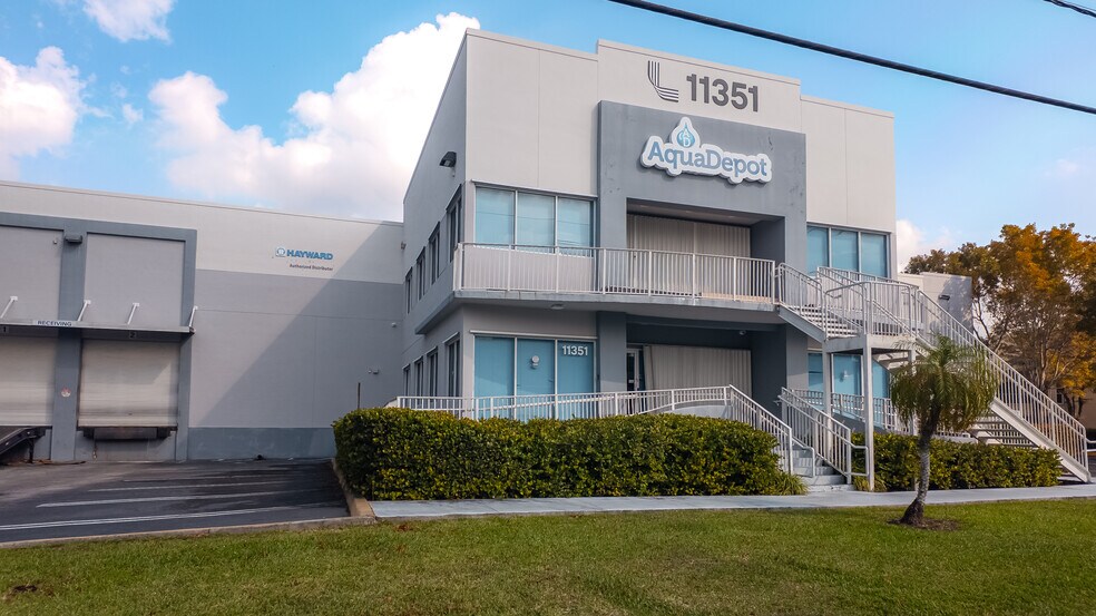 11351 NW 36th Ter, Miami, FL à louer - Photo de l’immeuble – Image 2 sur 9