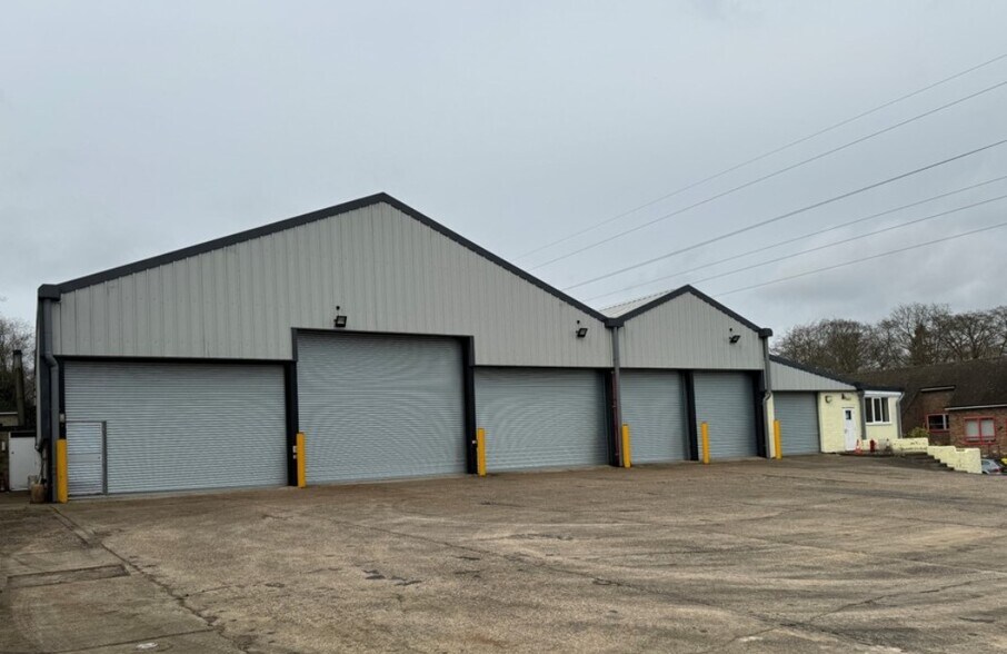 Wallage Ln, Crawley à louer - Photo de l’immeuble – Image 1 sur 1