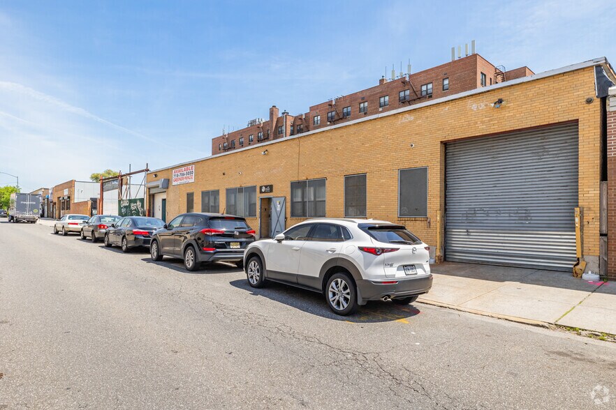 4855-4865 36th St, Long Island City, NY à louer - Photo de l’immeuble – Image 2 sur 4