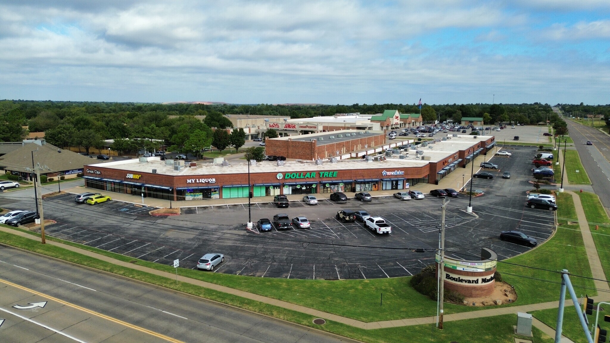 101 N Douglas Blvd, Midwest City, OK à louer Photo de l’immeuble– Image 1 sur 12
