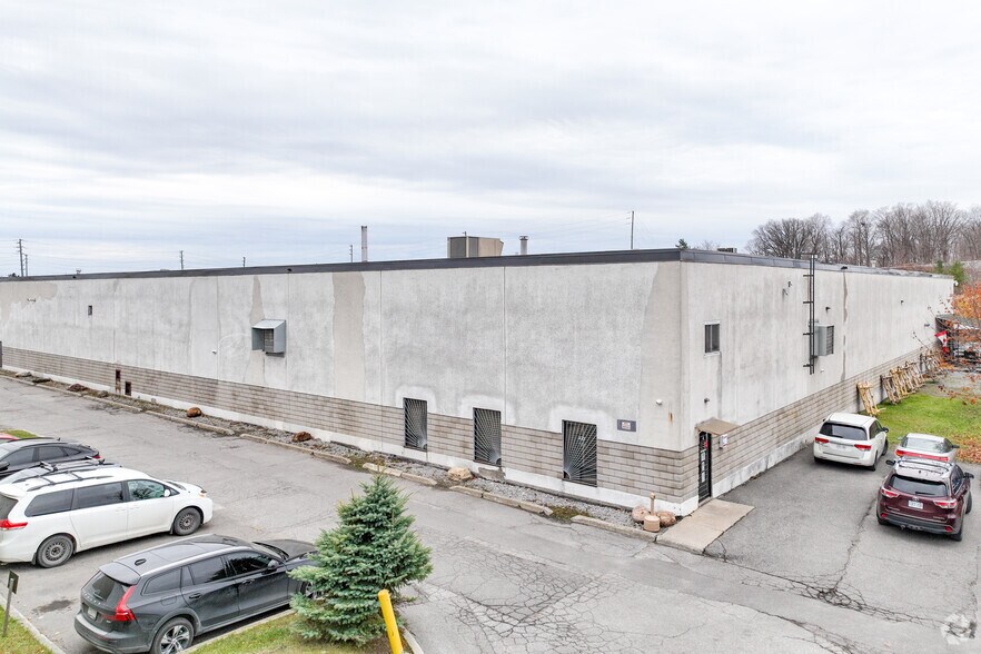 10 Alden Rd, Markham, ON à louer - Photo de l’immeuble – Image 2 sur 6