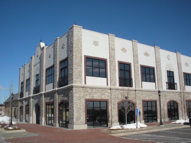6300 N Revere Dr, Kansas City, MO à louer - Photo de l’immeuble – Image 1 sur 7