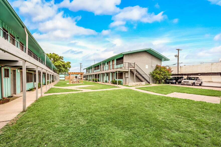 3299 S Polk St, Dallas, TX à vendre - Photo de l’immeuble – Image 2 sur 11