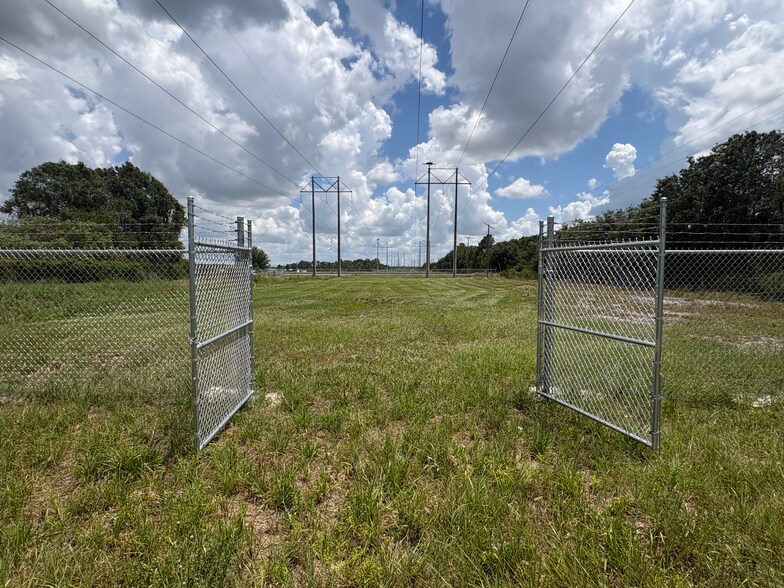 2606 Cozart Rd, Mulberry, FL à louer - Photo de l’immeuble – Image 3 sur 15