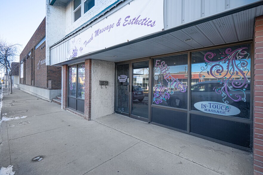 5017 50 St, Lloydminster, AB à vendre - Photo principale – Image 2 sur 21