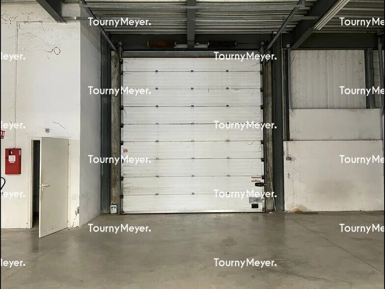 Local d'activités dans Mauguio à vendre - Photo de l’immeuble – Image 3 sur 7