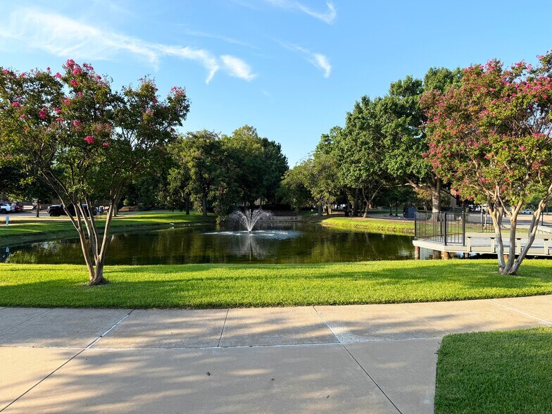 2350 E Road To Six Flags, Arlington, TX à louer - Photo de l’immeuble – Image 3 sur 6