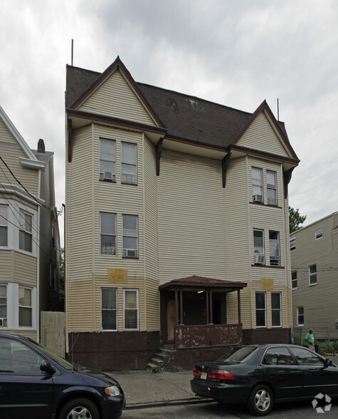 200-202 Governor St, Paterson, NJ à vendre - Photo principale – Image 1 sur 2