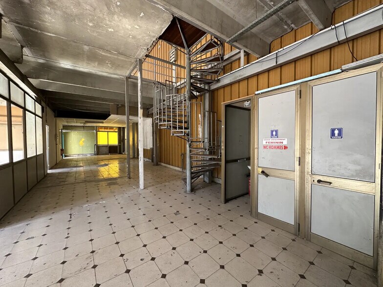 Local d’activités dans Saint-Jeannet à louer - Photo de l’immeuble – Image 2 sur 5