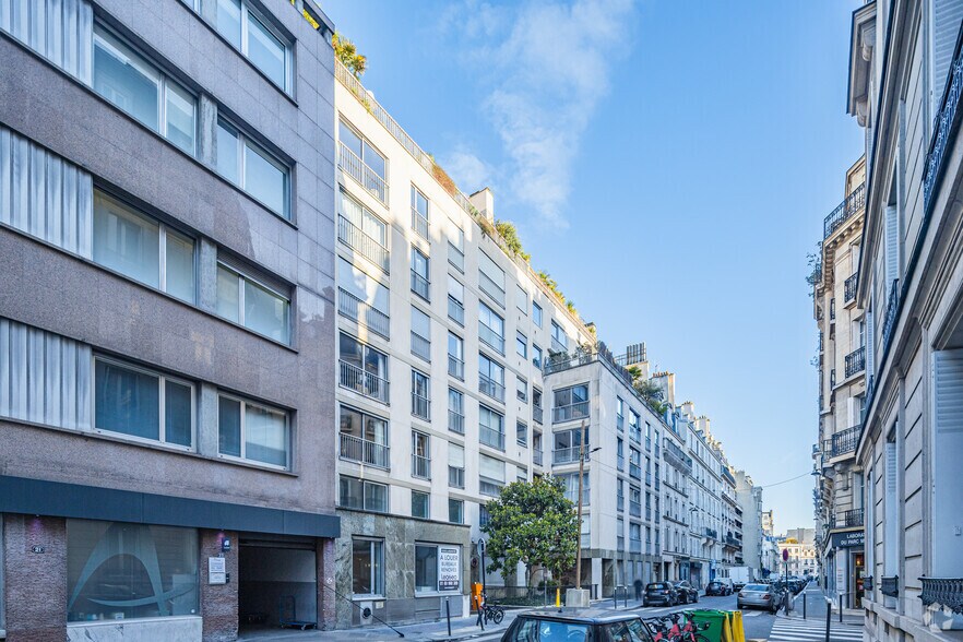 25 Rue De Chazelles, Paris à louer - Photo de l’immeuble – Image 2 sur 3