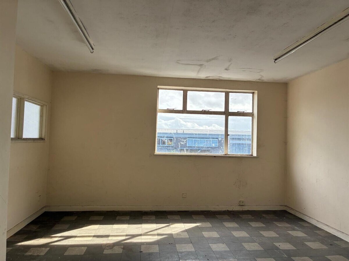 Ogmore Cres, Bridgend, MGN CF31 3TE - Lot 14 -  - Photo intérieure - Image 1 of 2