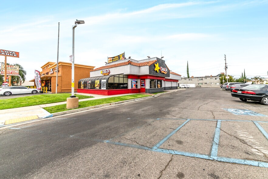 21201 Sherman Way, Canoga Park, CA à vendre - Photo de l’immeuble – Image 2 sur 33