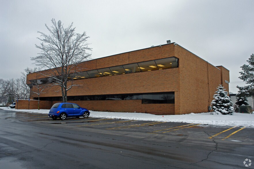 16800 W Twelve Mile Rd, Southfield, MI à louer - Photo principale – Image 1 sur 8