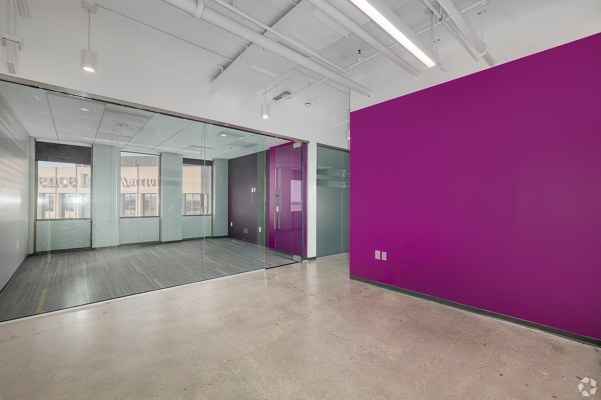 5901 W Century Blvd, Los Angeles, CA à louer Photo intérieure– Image 1 sur 4