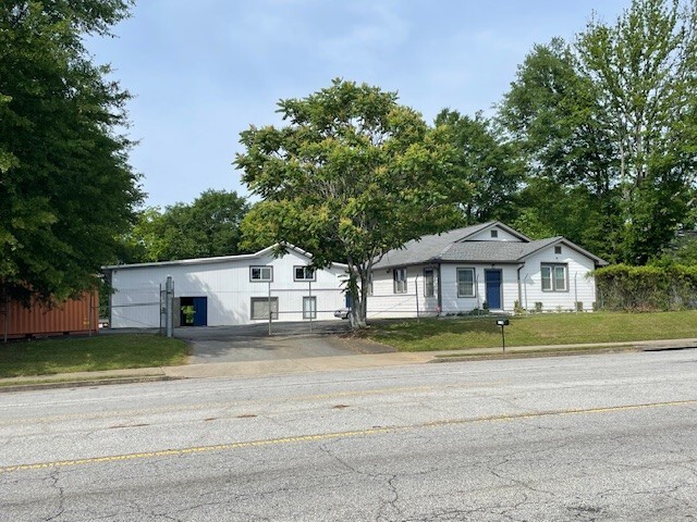 1714 Atlanta Rd SE, Smyrna, GA à vendre - Photo principale – Image 1 sur 6