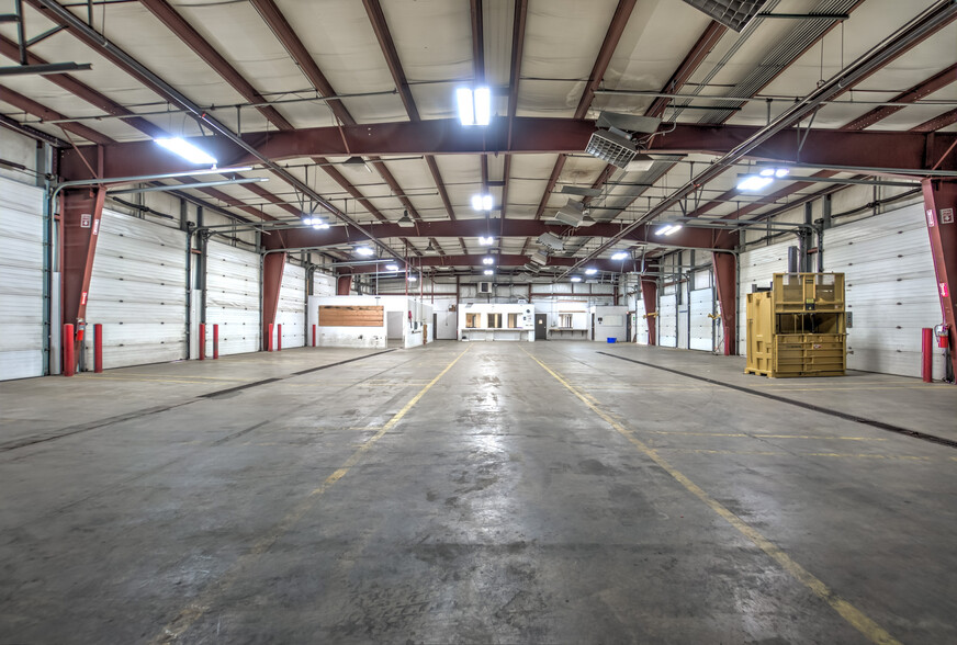 8050 Garfield Rd, Freeland, MI à louer - Photo de l’immeuble – Image 2 sur 27