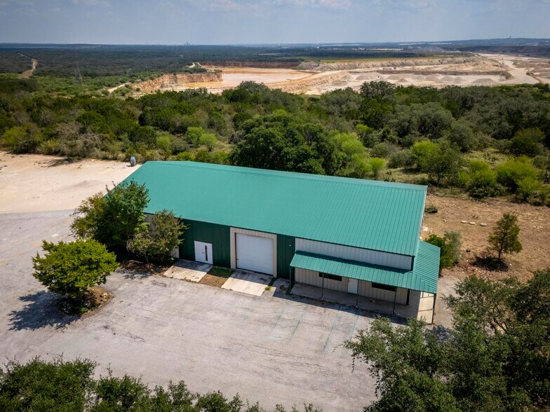 9324 Schoenthal Rd, San Antonio, TX à vendre - Photo de l’immeuble – Image 2 sur 39