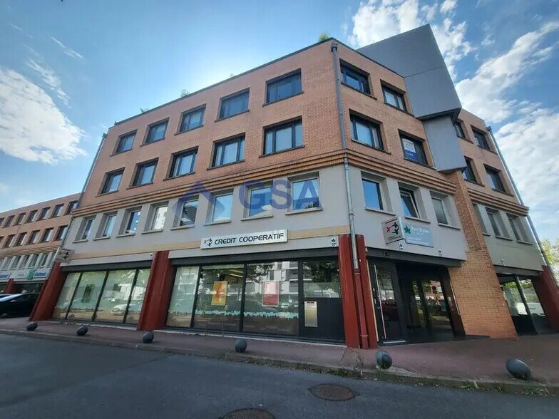Bureau dans Évry-Courcouronnes à louer - Photo de l’immeuble – Image 1 sur 9