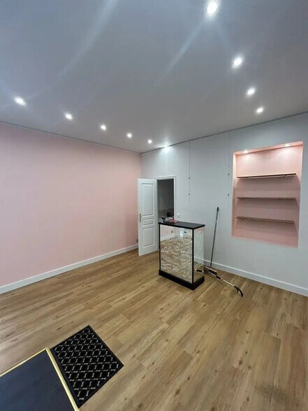 Local commercial dans Paris à louer - Photo de l’immeuble – Image 3 sur 5