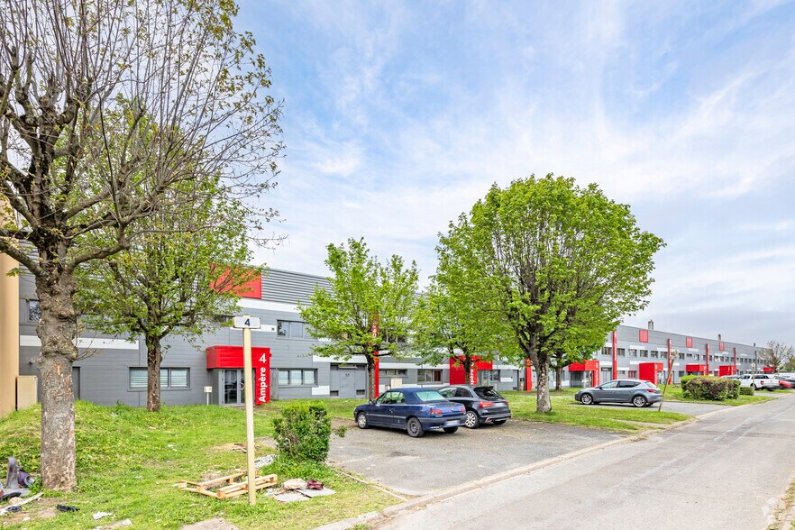 1 Rue Jacques De Vaucansson, Saint-Ouen-l'Aumône à louer - Photo de l’immeuble – Image 2 sur 2
