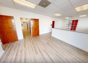 580-584 NW University Blvd, Port Saint Lucie, FL à louer Numérisation 3D Matterport– Image 1 sur 15