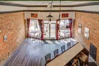 215 E Main St, Johnson City, TN à vendre Photo intérieure– Image 1 sur 12