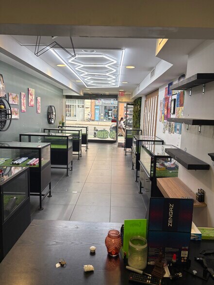 601-603 Avenue of the Americas, New York, NY à louer - Photo de l’immeuble – Image 2 sur 13