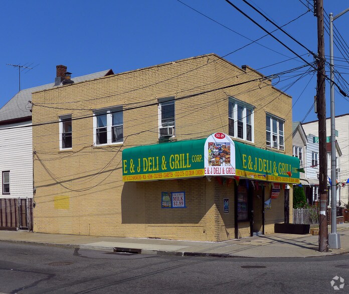 143-09 95th Ave, Jamaica, NY à vendre - Photo principale – Image 1 sur 2