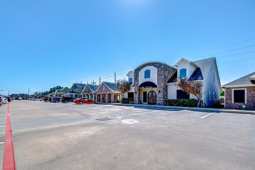 21386 Provincial Blvd, Katy, TX à vendre - Photo de l’immeuble – Image 2 sur 30