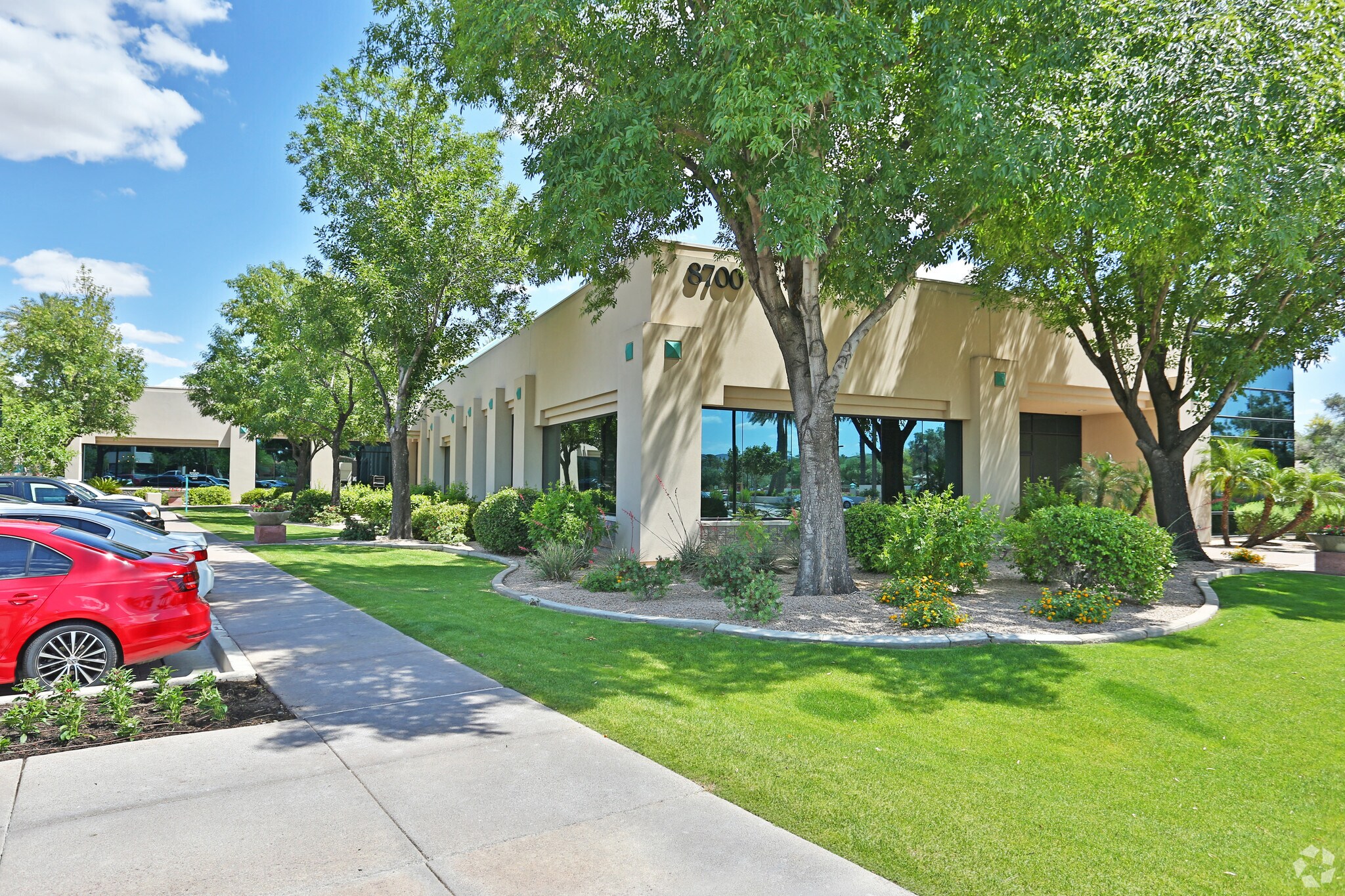 8700 N Gainey Center Dr, Scottsdale, AZ à louer Photo de l’immeuble– Image 1 sur 4