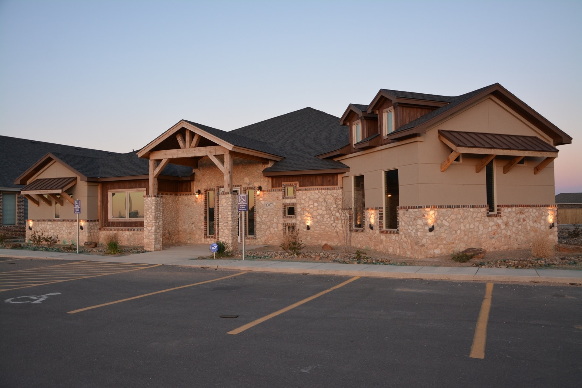 13037 Quaker Ave, Lubbock, TX à louer Photo principale– Image 1 sur 14