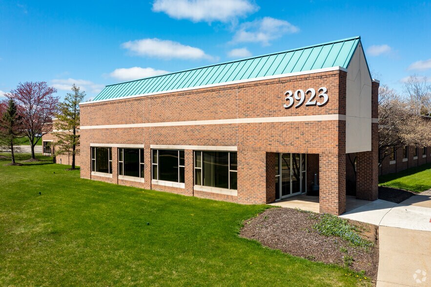 3923 Ranchero Dr, Ann Arbor, MI à vendre - Photo de l’immeuble – Image 3 sur 13