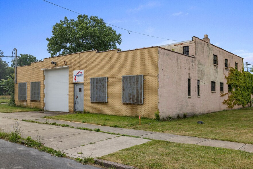 1041 Niagara Ave, Niagara Falls, NY à vendre - Photo de l’immeuble – Image 3 sur 27