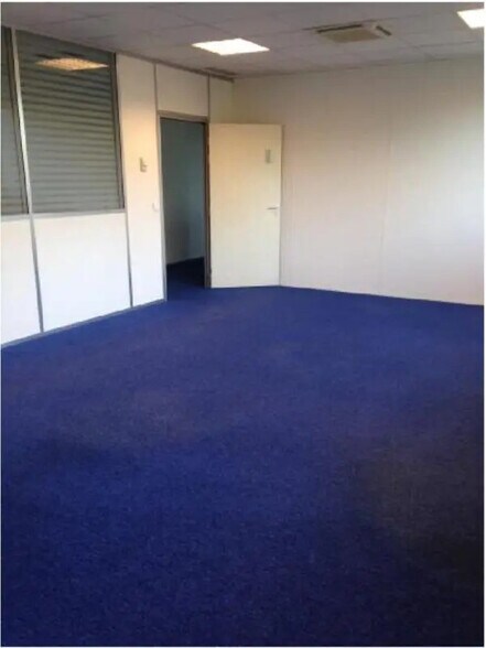 Bureau dans Buc à vendre - Photo de l’immeuble – Image 3 sur 12