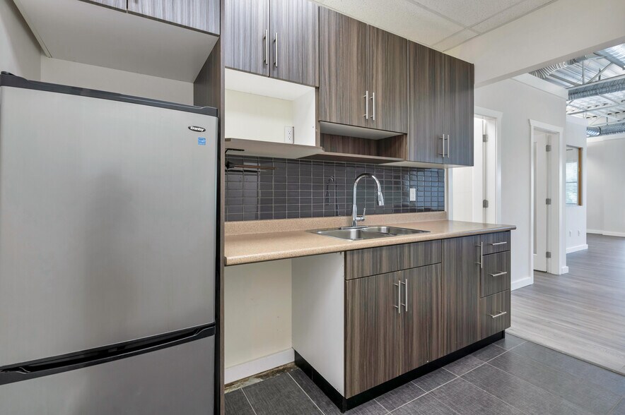 16055 Fraser Hwy, Surrey, BC à louer - Photo intérieure – Image 3 sur 7