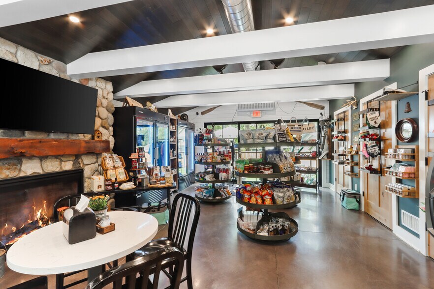 W4724 S Lakeshore Dr, Fontana-on-Geneva Lake, WI à vendre - Photo de l’immeuble – Image 3 sur 40