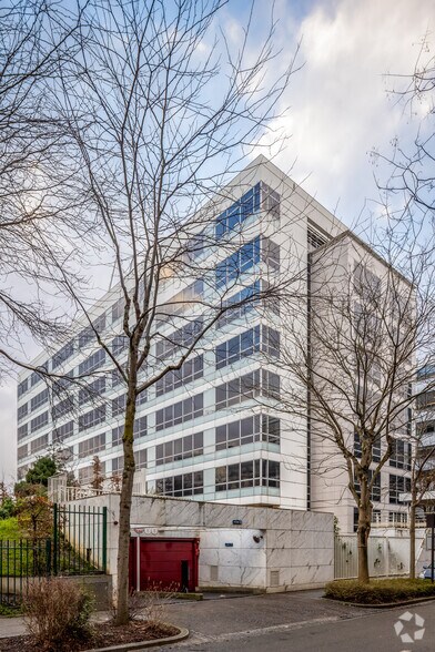 Bureau dans Rueil-Malmaison à louer - Photo de l’immeuble – Image 2 sur 10