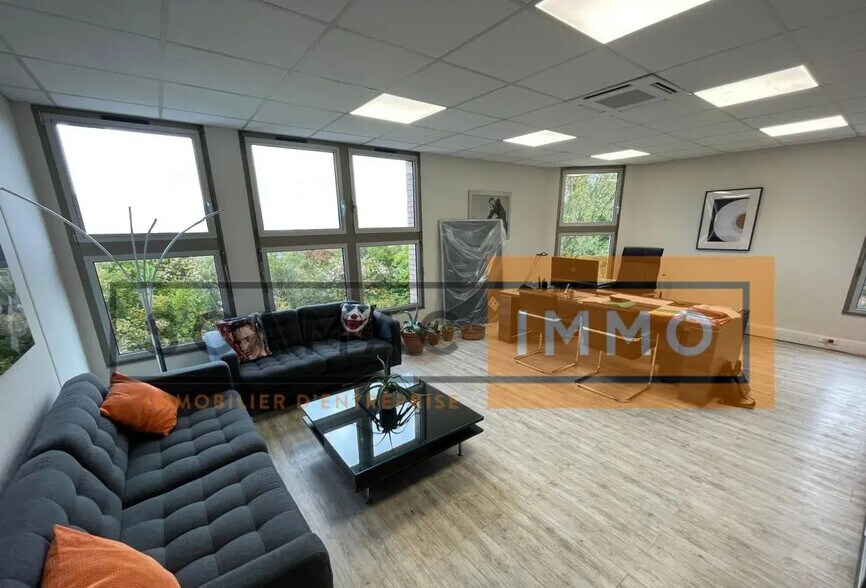 Bureau dans Torcy à louer - Photo de l’immeuble – Image 3 sur 12