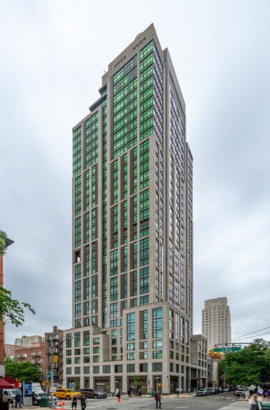 1489 2nd Ave, New York, NY à vendre - Photo de l’immeuble – Image 1 sur 4