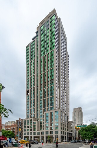 Plus de détails pour 1489 2nd Ave, New York, NY - Logement à vendre
