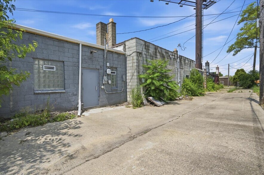 18060 James Couzens Fwy, Detroit, MI à vendre - Photo de l’immeuble – Image 3 sur 6